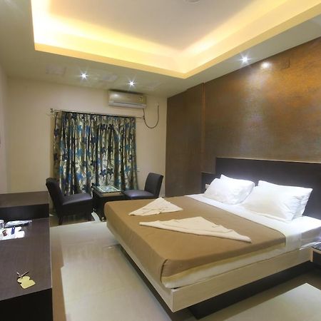 Urmee Hotel Bhubaneswar Exterior foto