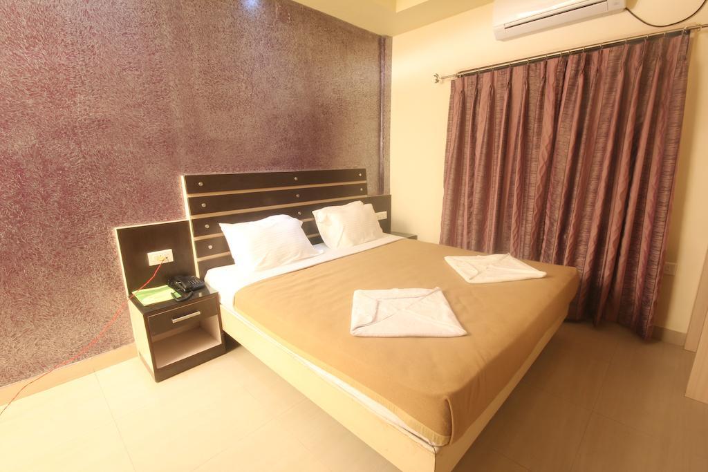 Urmee Hotel Bhubaneswar Exterior foto