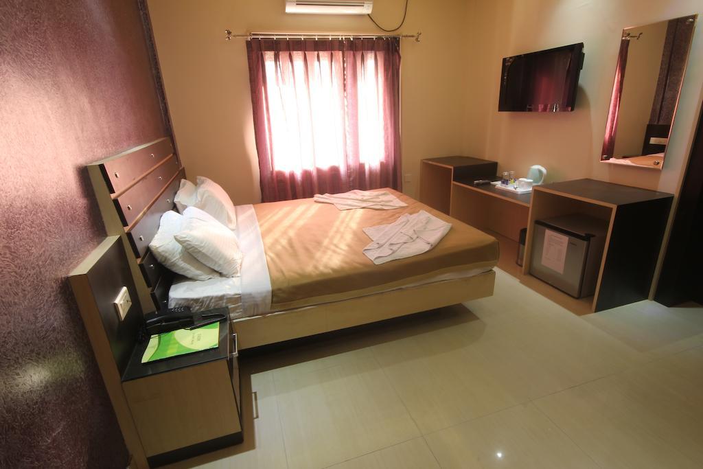 Urmee Hotel Bhubaneswar Exterior foto